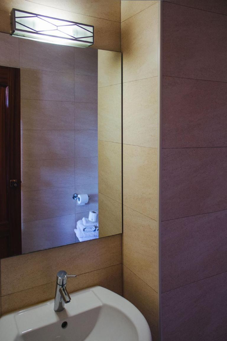 Hostal Noria Таррагона Экстерьер фото